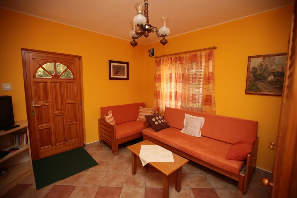 Lonci Apartman ซาลาคาโรส ภายนอก รูปภาพ